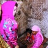 Bupati Kuningan saat menjenguk penderita kelainan jiwa, Casimi.